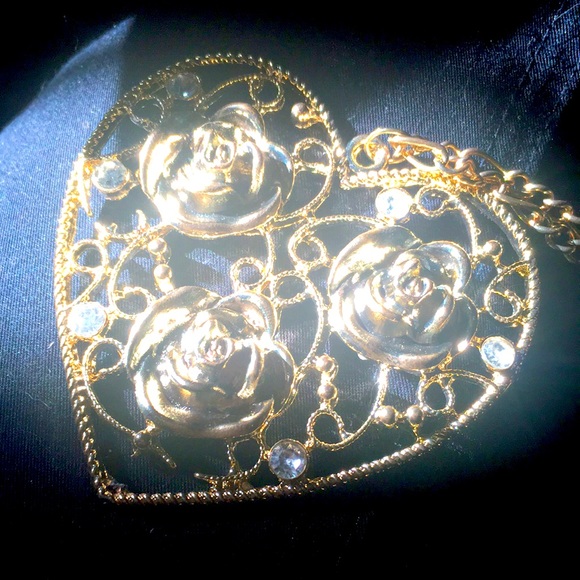 *NOT REAL GOLD OR SILVER* Golden Heart Rose Necklace With Silver Dots - Picture 3 of 3